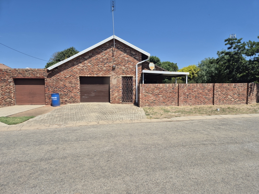 2 Bedroom Property for Sale in La Hoff North West